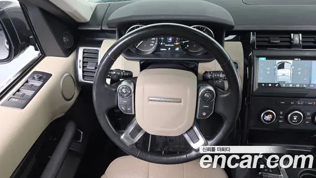 Land Rover Discovery 5 2018 — ფოტო 13/20