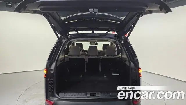Land Rover Discovery 5 2018 — ფოტო 10/20