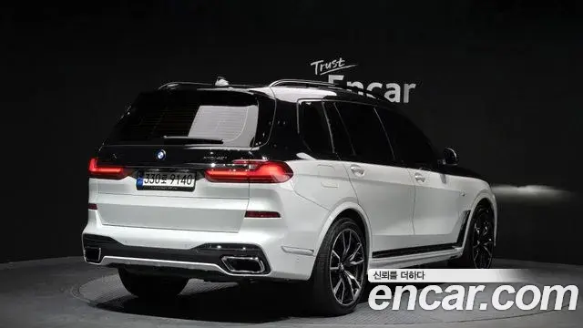 BMW X7 2021 — ფოტო 13/20