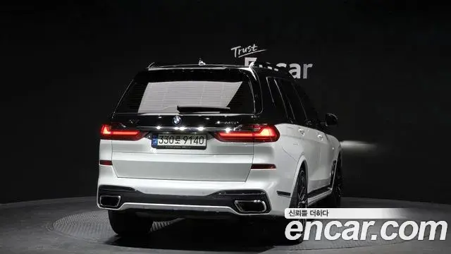 BMW X7 2021 — ფოტო 14/20