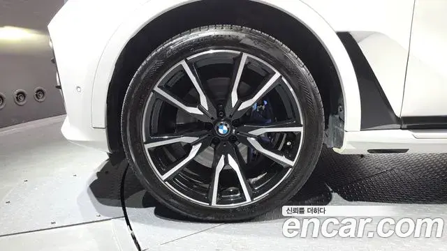 BMW X7 2021 — ფოტო 5/20