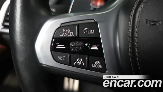 BMW X7 2021 — ფოტო 17/20