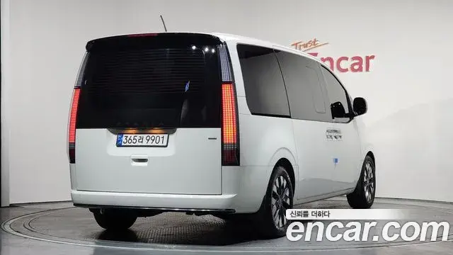Hyundai Staria 2022 — ფოტო 10/20