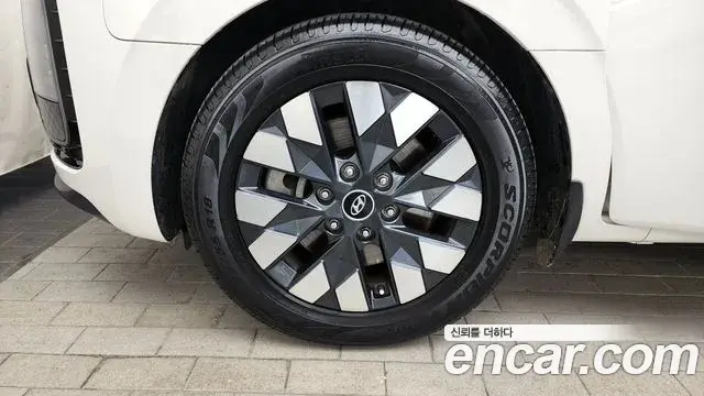Hyundai Staria 2022 — ფოტო 9/20