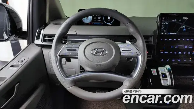 Hyundai Staria 2022 — ფოტო 18/20