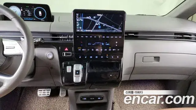 Hyundai Staria 2022 — ფოტო 17/20