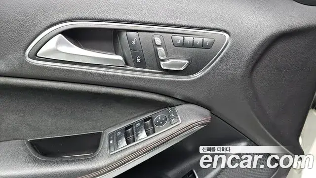 Mercedes-Benz GLA-Class 2018 — ფოტო 13/20