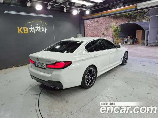 BMW 5 Series 2022 — Şəkil 9/20