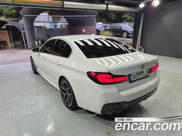 BMW 5 Series 2022 — Şəkil 17/20