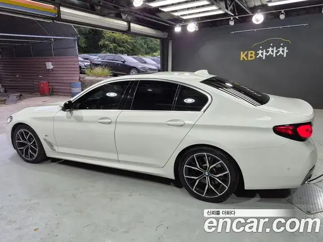 BMW 5 Series 2022 — Şəkil 10/20