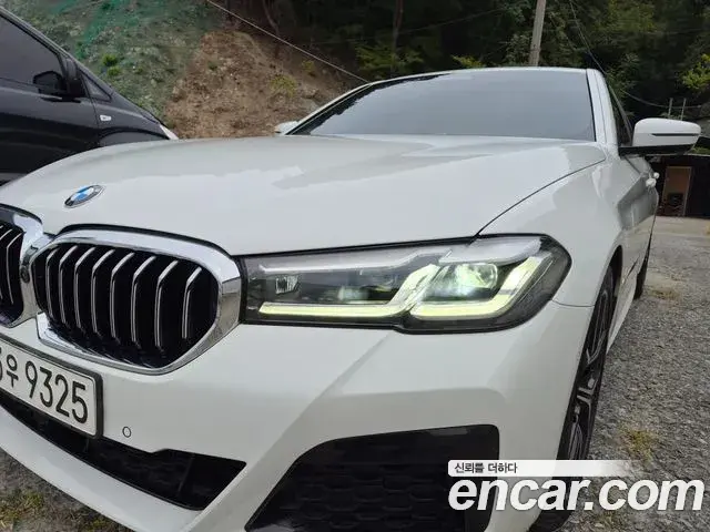 BMW 5 Series 2022 — Şəkil 19/20