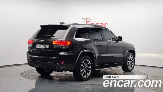 Jeep Grand Cherokee 2018 — Şəkil 15/20