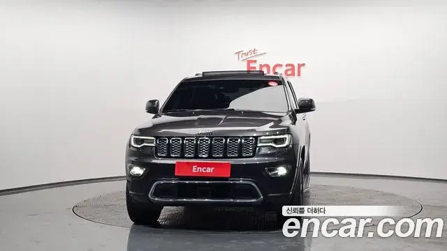 Jeep Grand Cherokee 2018 — Şəkil 5/20