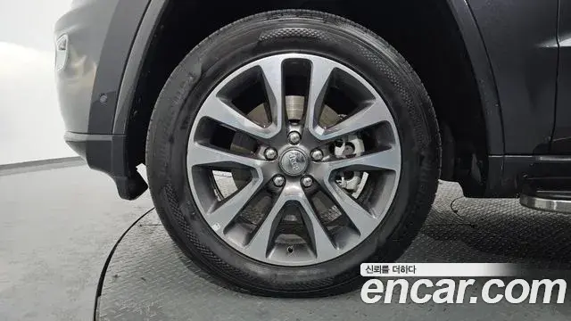 Jeep Grand Cherokee 2018 — Şəkil 17/20