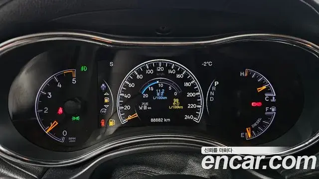 Jeep Grand Cherokee 2018 — Şəkil 18/20