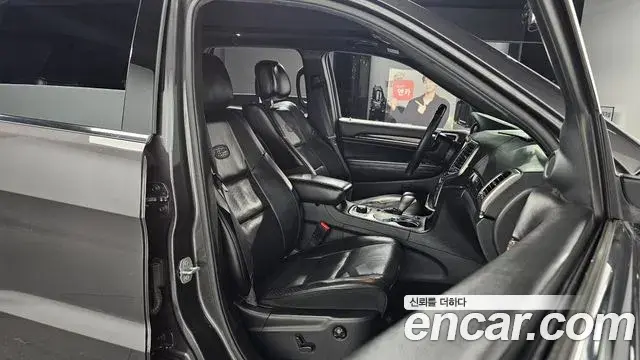 Jeep Grand Cherokee 2018 — Şəkil 6/20