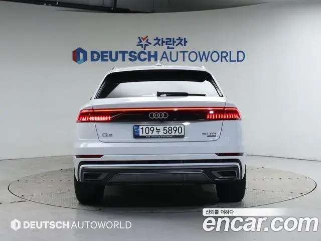Audi Q8 2021 — Şəkil 16/20