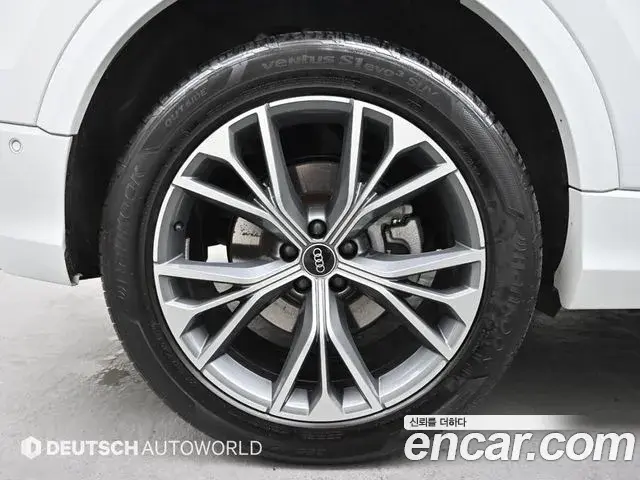 Audi Q8 2021 — Şəkil 14/20