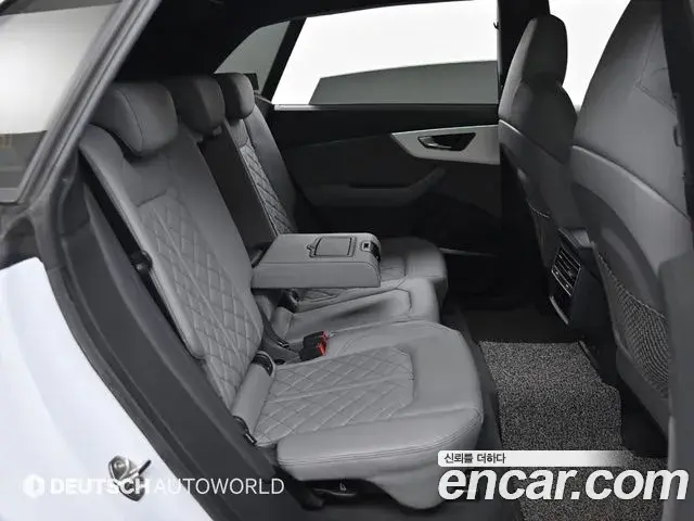 Audi Q8 2021 — Şəkil 15/20