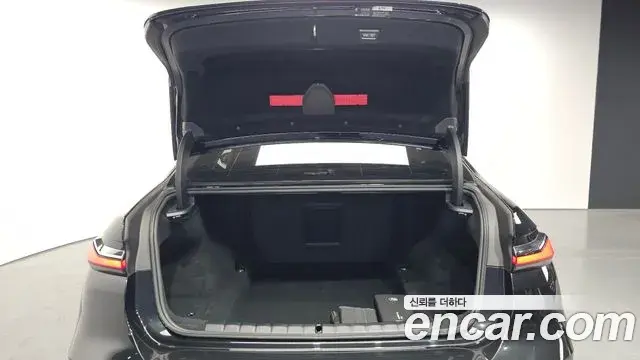 BMW 7 Series 2024 — Photo 15/20