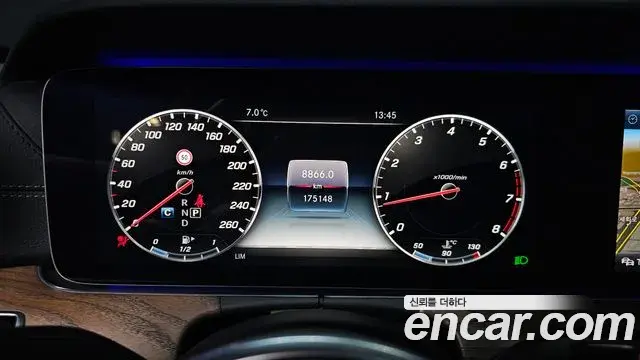 Mercedes-Benz E-Class 2018 — Şəkil 15/21