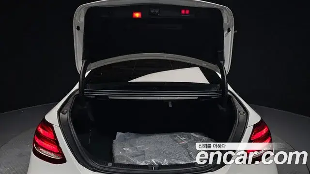 Mercedes-Benz E-Class 2018 — Şəkil 16/21