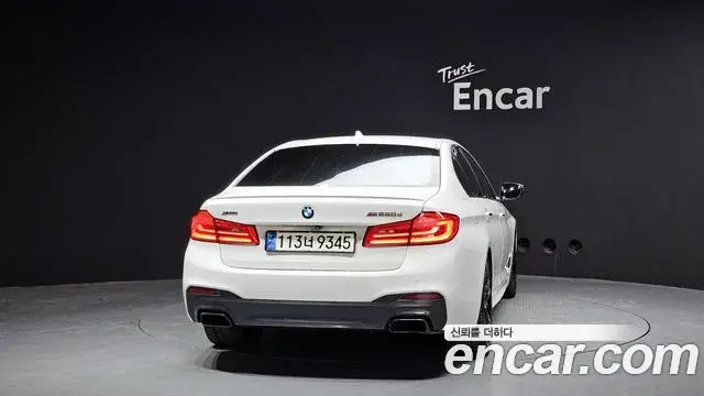 BMW 5 Series 2018 — ფოტო 18/20
