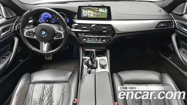 BMW 5 Series 2018 — ფოტო 7/20