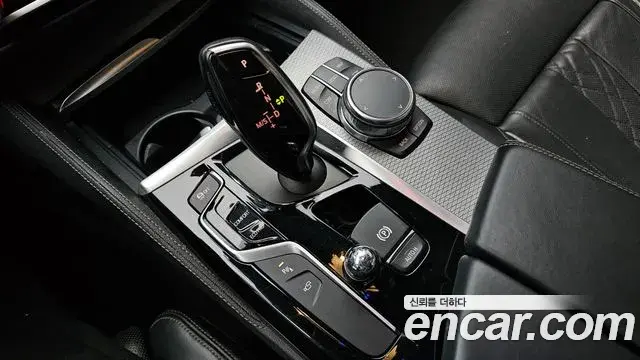 BMW 5 Series 2018 — ფოტო 12/20