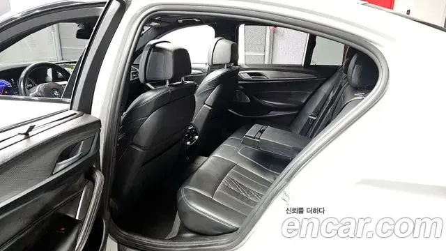 BMW 5 Series 2018 — ფოტო 10/20