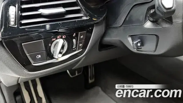 BMW 5 Series 2018 — ფოტო 1/20