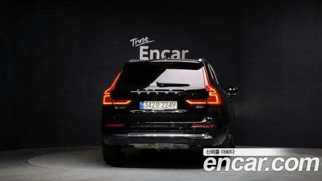 Volvo XC60 2024 — ფოტო 8/20
