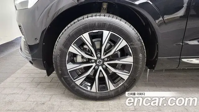 Volvo XC60 2024 — ფოტო 17/20