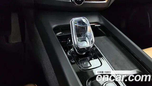 Volvo XC60 2024 — ფოტო 2/20