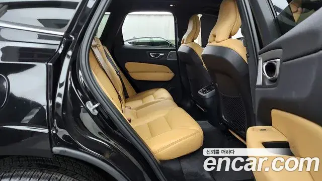 Volvo XC60 2024 — ფოტო 4/20