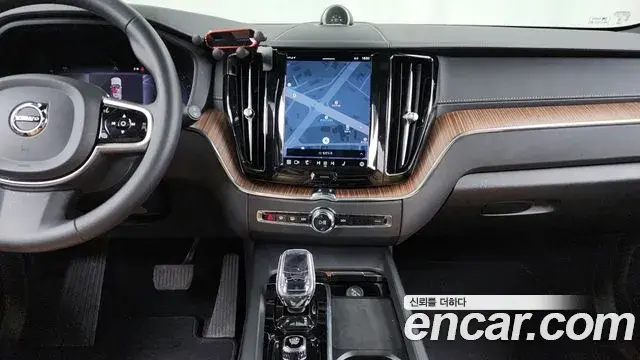 Volvo XC60 2024 — ფოტო 14/20