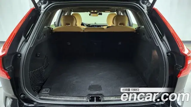 Volvo XC60 2024 — ფოტო 16/20