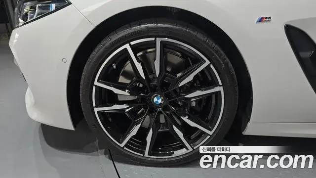 BMW 8 Series 2025 — Photo 3/20