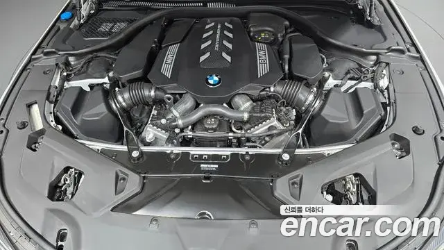BMW 8 Series 2025 — Photo 7/20