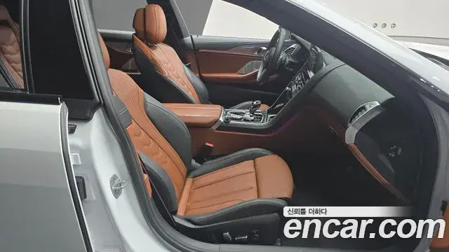 BMW 8 Series 2025 — Photo 12/20
