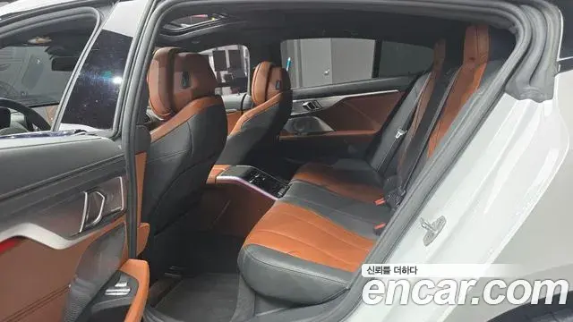 BMW 8 Series 2025 — Photo 2/20