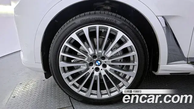 BMW X7 2022 — Photo 17/20