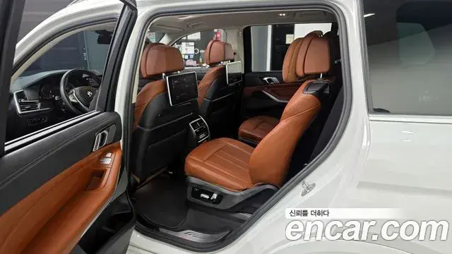 BMW X7 2022 — Photo 18/20