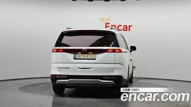 Kia Carnival 2021 — Фото 4/20