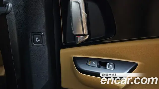 Kia Carnival 2021 — Фото 19/20