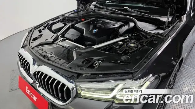 BMW 5 Series 2022 — Photo 18/20