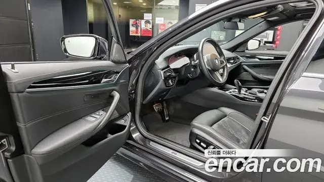 BMW 5 Series 2022 — Photo 11/20
