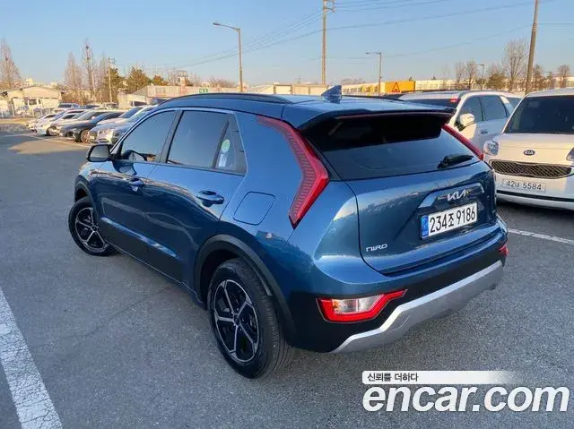 Kia Niro 2022 — ფოტო 18/20