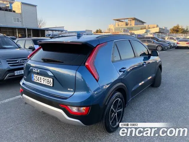 Kia Niro 2022 — ფოტო 11/20