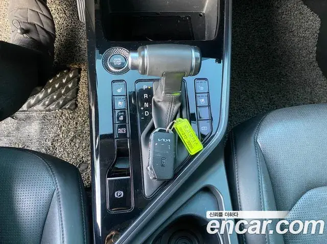 Kia Niro 2022 — ფოტო 16/20